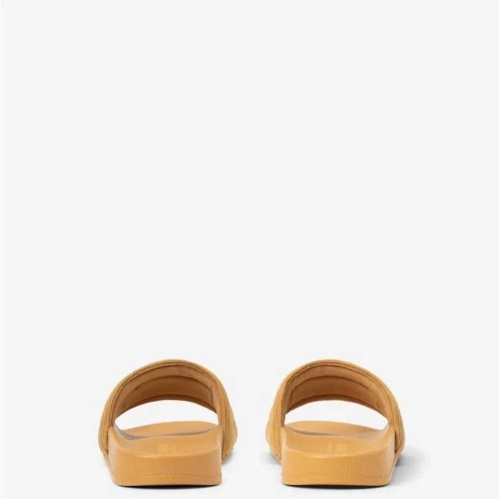 NWT. Kenneth Cole Reaction Screen Quilted Slide Sandal  Mustard Yellow